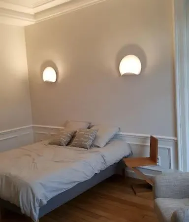 Center Of - Large Refurbished Historic Flat Reims
