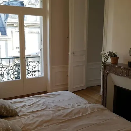 Apartment Center Of - Large Refurbished Historic Flat *