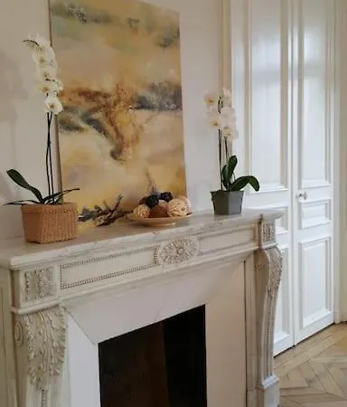 Apartment Center Of - Large Refurbished Historic Flat