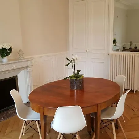 Center Of - Large Refurbished Historic Flat *
