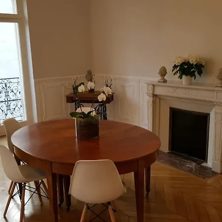 Center Of - Large Refurbished Historic Flat Apartment