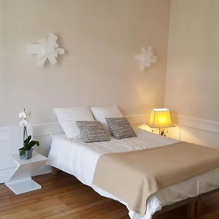 Center Of - Large Refurbished Historic Flat Apartment *