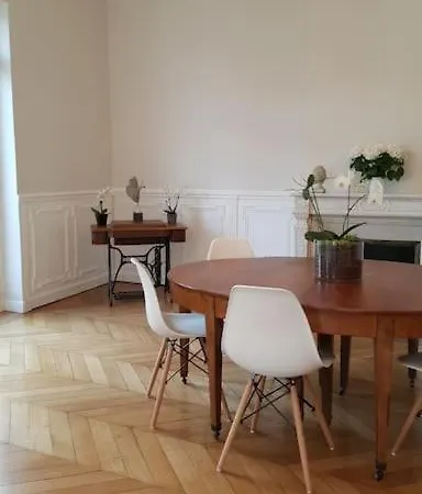 Center Of - Large Refurbished Historic Flat *