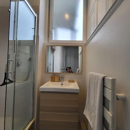 شقة Center Of - Large Refurbished Historic Flat *