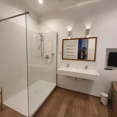 Center Of - Large Refurbished Historic Flat