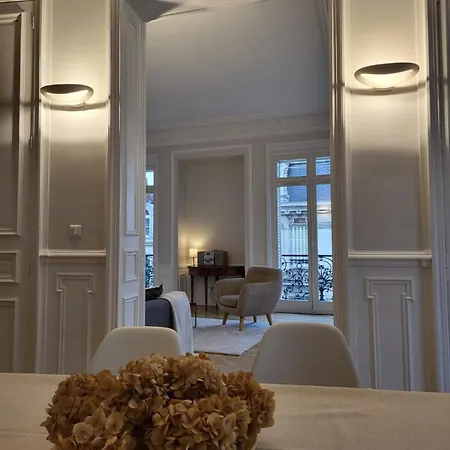 Center Of - Large Refurbished Historic Flat Apartment Reims