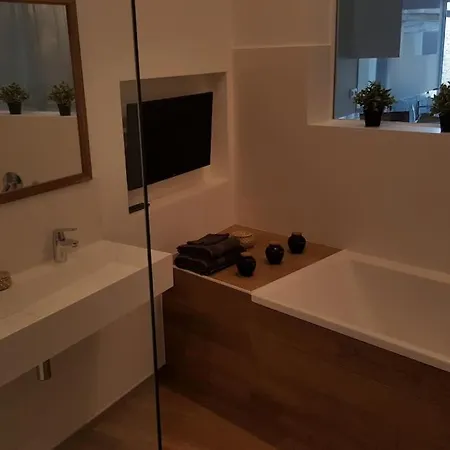 Center Of - Large Refurbished Historic Flat