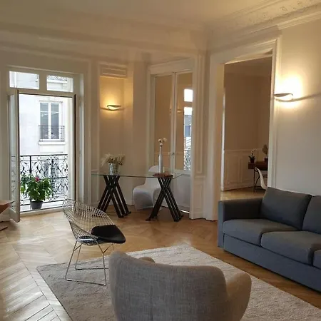 Center Of - Large Refurbished Historic Flat