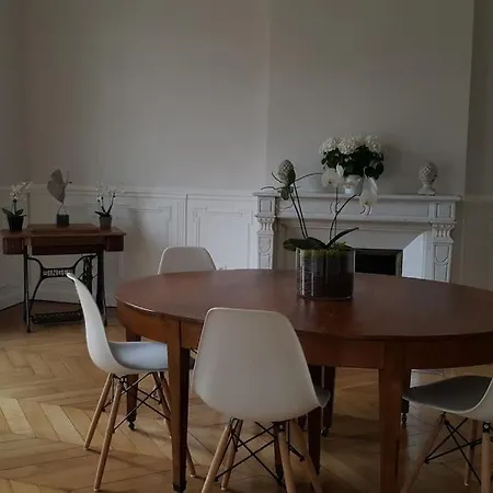 Center Of - Large Refurbished Historic Flat Apartment