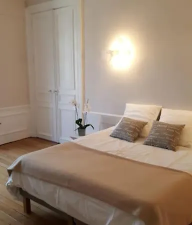 Apartment Center Of - Large Refurbished Historic Flat