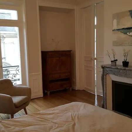 Center Of - Large Refurbished Historic Flat