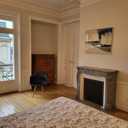 Center Of - Large Refurbished Historic Flat