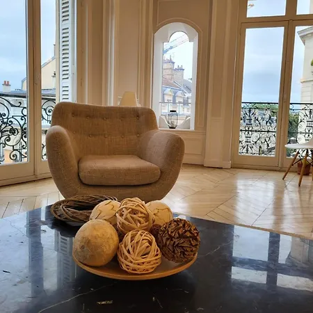 Center Of - Large Refurbished Historic Flat Apartment