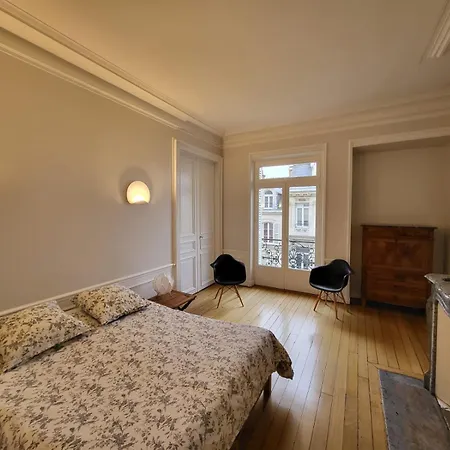 Apartment Center Of - Large Refurbished Historic Flat